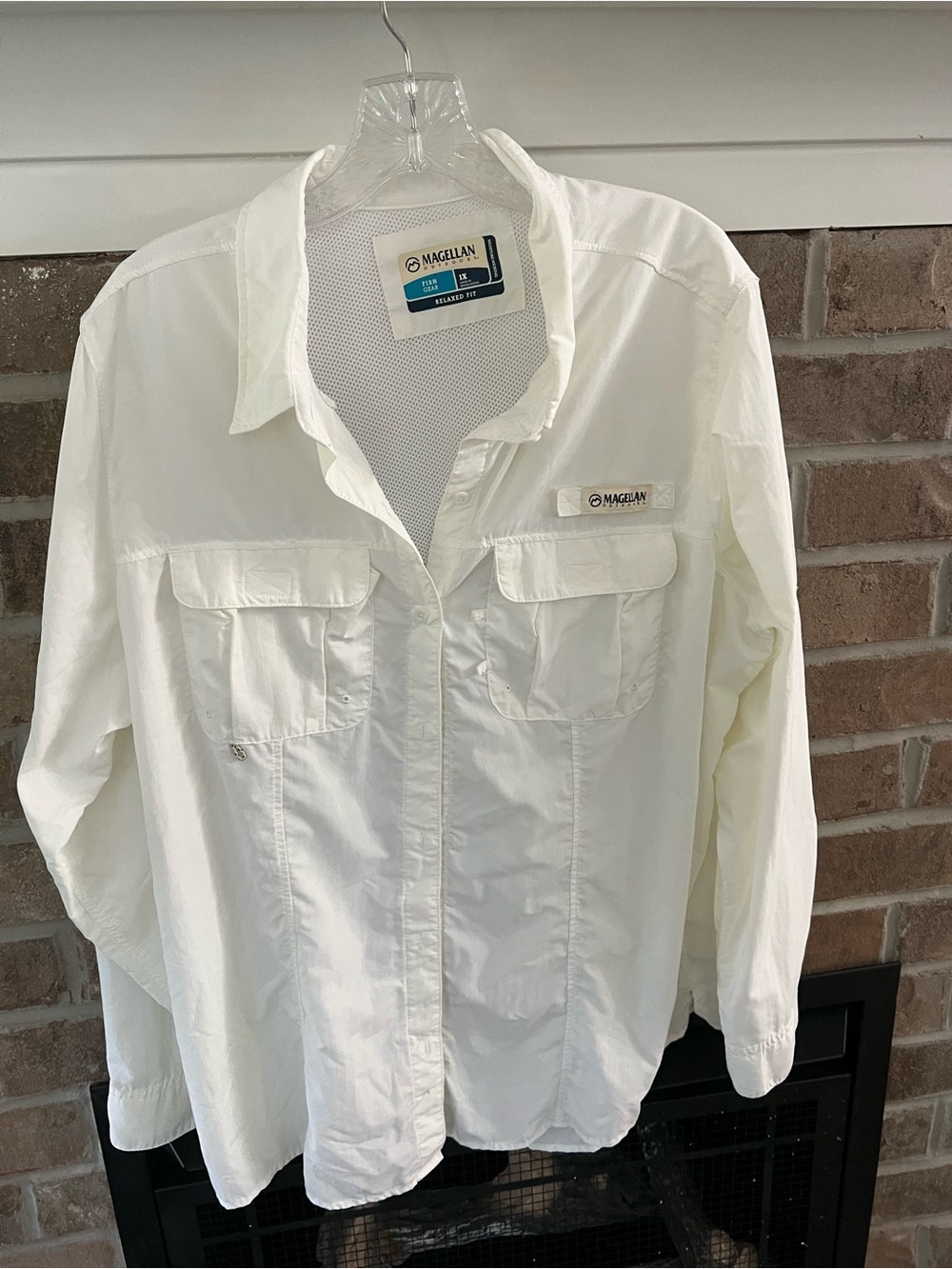 Magellan Outdoors White Fishing Button-Up Shirt with Pocket Flap
